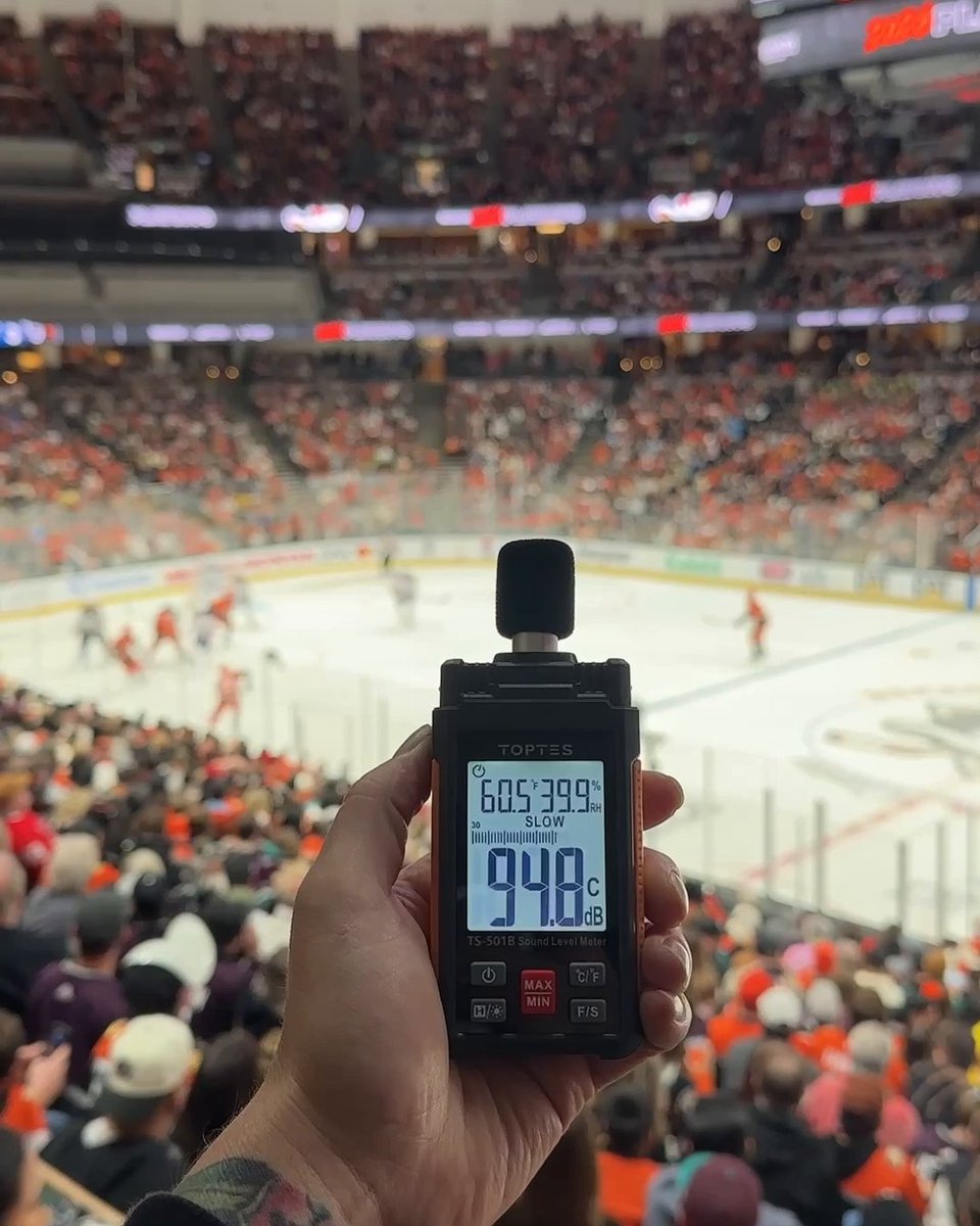 It's LOUD here in Anaheim! 💥 #StanleyCup 🇺🇸: NHLonTNT 🇨🇦: Sportsnet &amp; TVA Sports