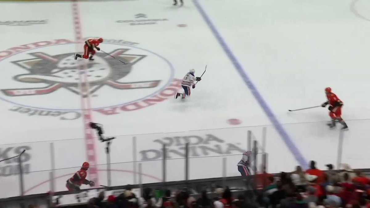 "Pure wizardry"- Paul Bissonnette This defensive play by Jackson Lacombe on McDavid was FILTHY