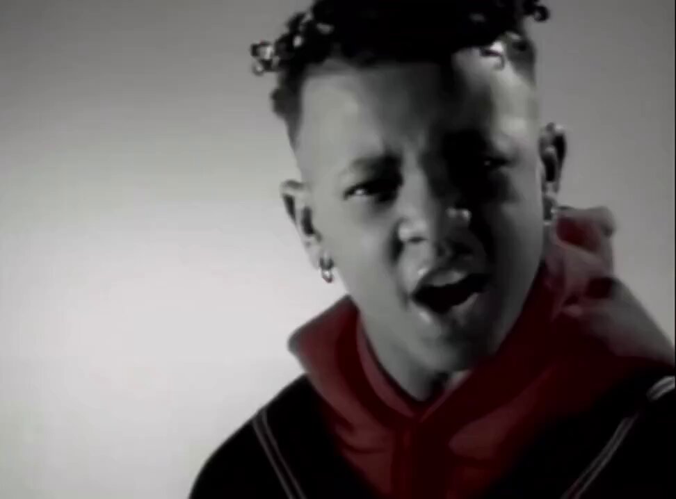 34 years ago today, American rap duo Kriss Kross scored a U.S. No. 1 hit with their single “Jump.” 🔥🔥 The catchy tune, written and produced by Jermaine Dupri, topped the Billboard Hot 100 chart for eight consecutive weeks.