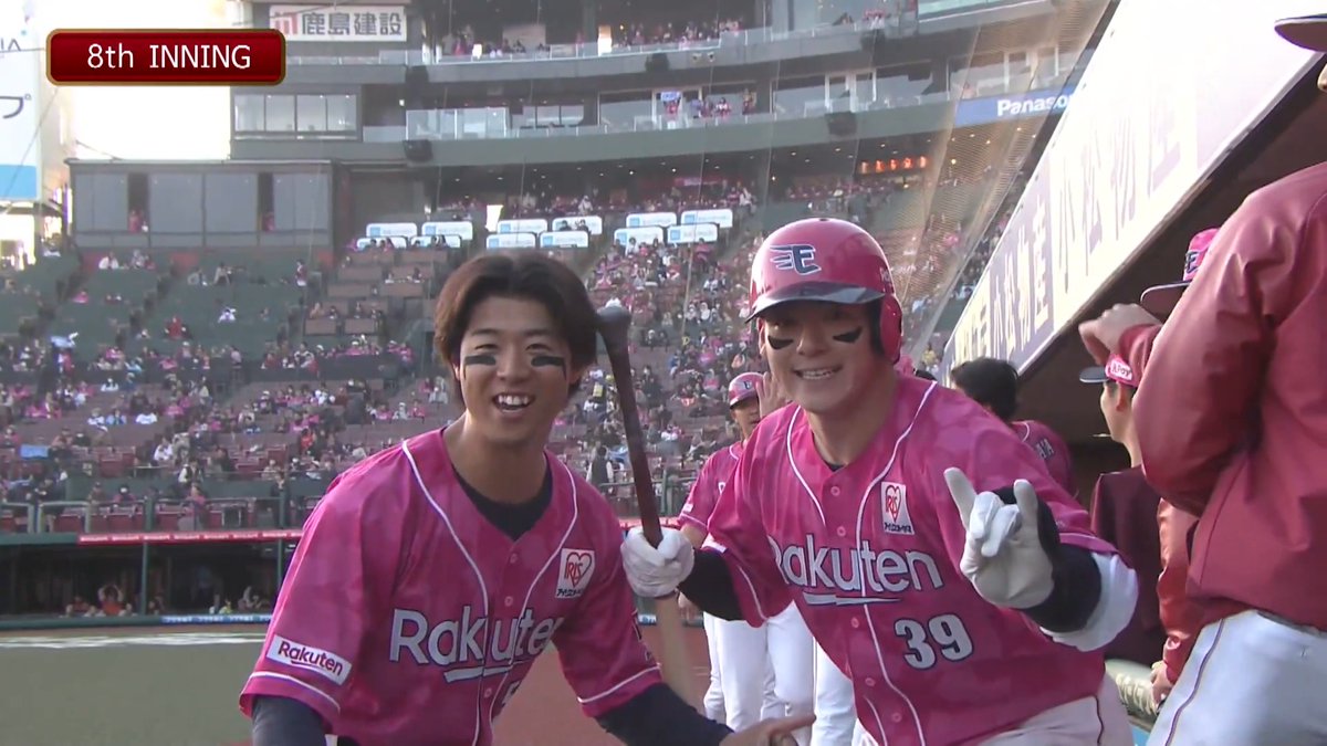 【8回裏：E 7-9 L 】 無死一塁、 #伊藤裕季也 選手が放った打球は ファンの皆さんが待つレフトスタンドへ！ 2点差に詰め寄るツーランホームラン!! #RakutenEagles #強鷲革新