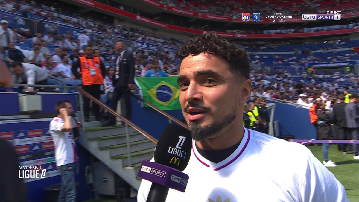 🇫🇷 #OLAJA ⚽ Rafael est présent au Groupama Stadium cet après-midi ! 🎙 "Je n'ai pas gagné de titre, c'est dommage, mais j'ai vécu des bons moments ici"