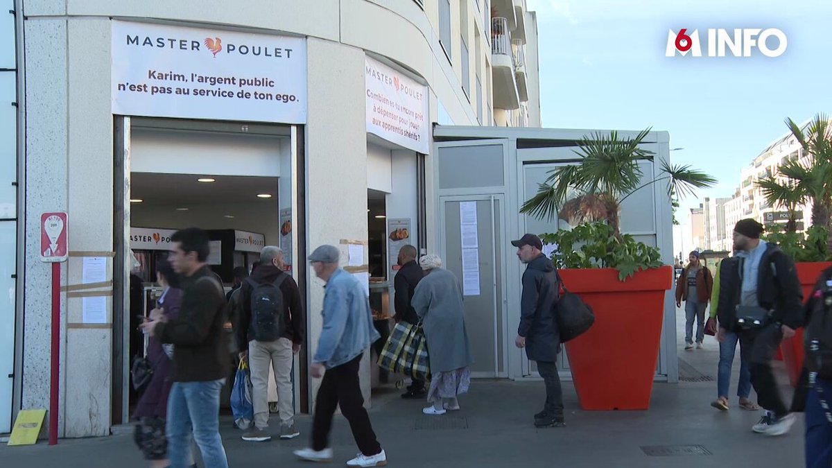 Le maire de Saint-Ouen, Karim Bouamrane, refuse l’implantation de Master Poulet dans sa ville, au nom de la lutte contre la malbouffe. Mais l’enseigne de poulet grillé ne compte pas se laisser faire. Le conflit s’envenime avec banderoles, pots de fleurs et blocs de béton. 🎥 Céline Marchand 🎙️ Manu Michel