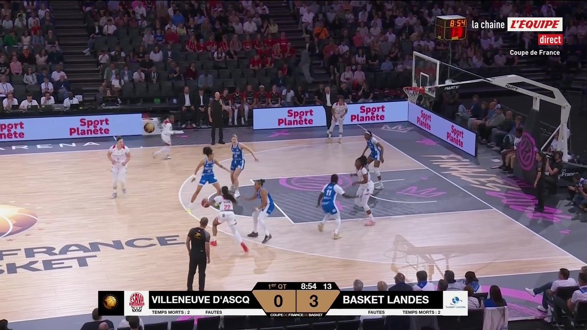 C'est parti pour la finale de la Coupe de France féminine, opposant Villeneuve d'Ascq à Basket Landes ! #lequipeBASKET Suivez le match en direct sur la chaine L’Equipe ➡️