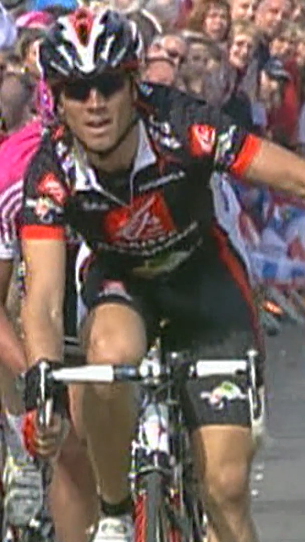 133 victorias. Y una birra cuando tocaba. LEYENDA. ๐ Feliz 46ยบ cumpleaรฑos al rey de las Ardenas, don Alejandro Valverde. ๐ฉ #LaCasaDelCiclismo | #LBL