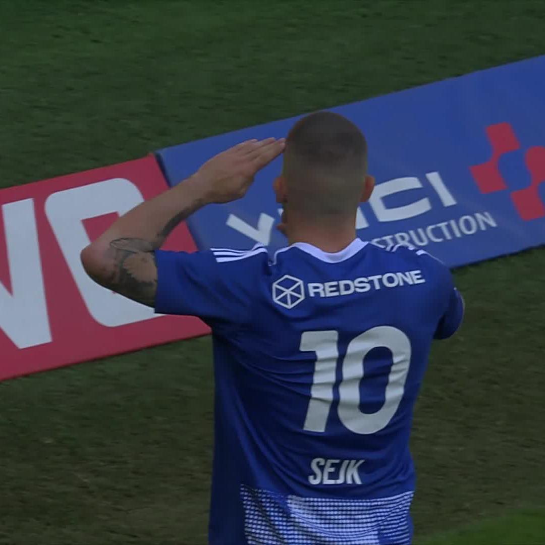 𝗦𝗘𝗘𝗘𝗝𝗞 💥 Takto si Slavia vstup do zápasu asi nepředstavovala. Václav Sejk si vychutnal gólovou oslavu rovnou pod hlavní tribunou. 👀 #OneplaySport | #ChanceLiga