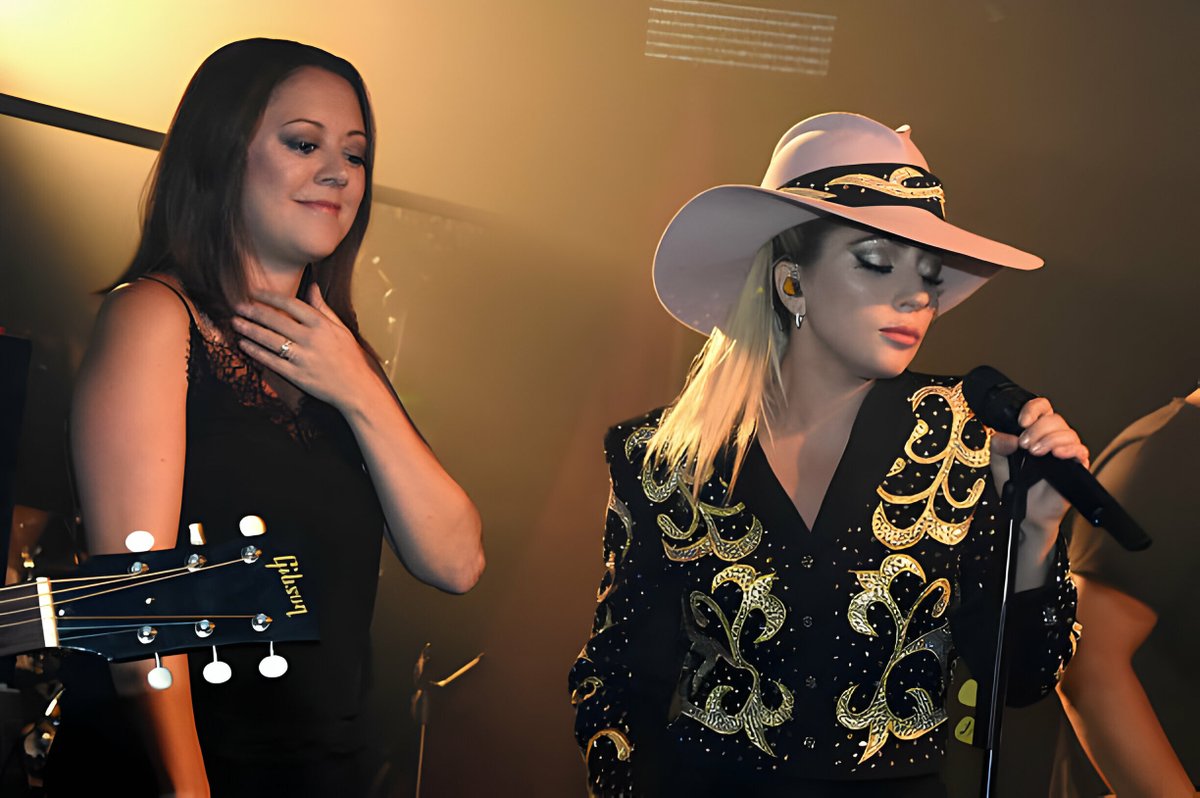 Lady Gaga no The Dive Bar Tour em Nashville (2016) 🎵✨