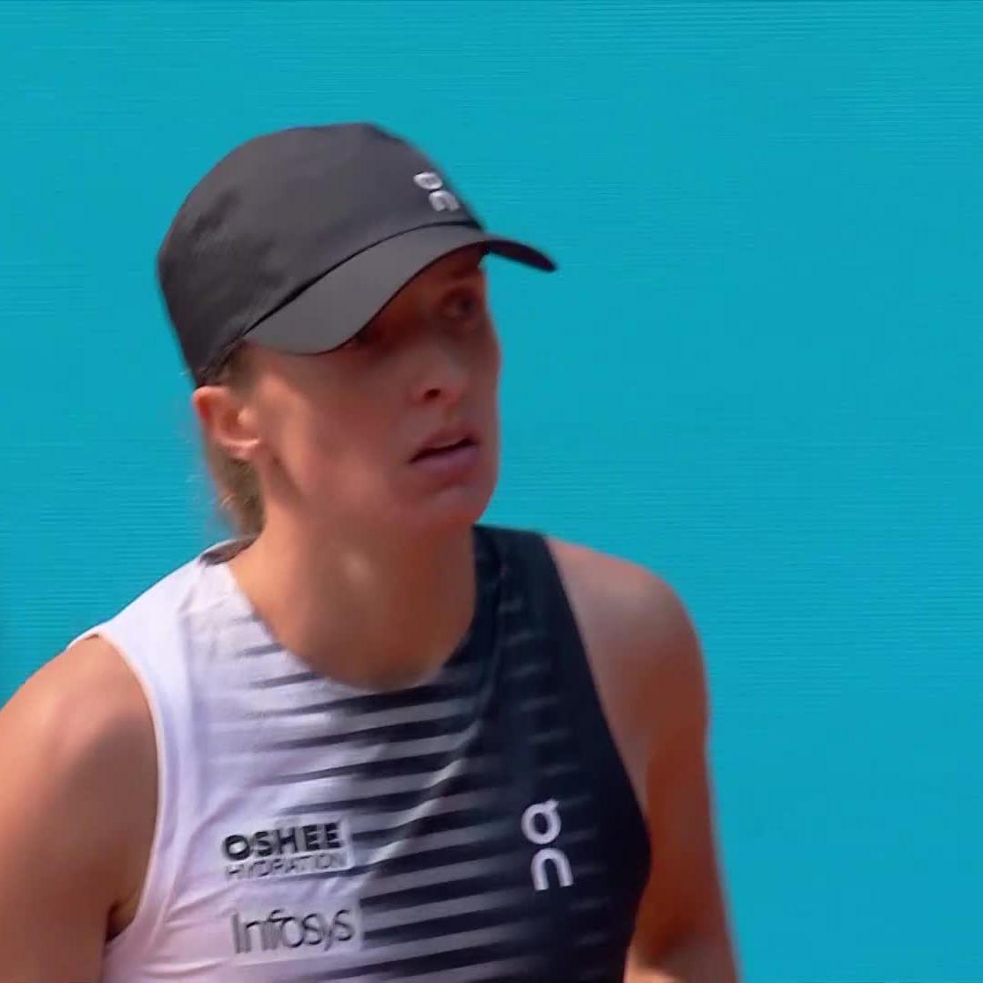 Second set ➡️ Swiatek Iga Świątek takes it 6-2 to force a third set against Li! #MMOPEN