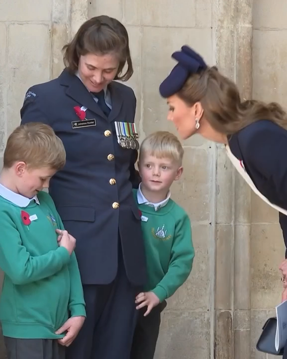 Thanks, team Goddess for sharing this. That adorable moment when the Princess of Wales met the two brothers.