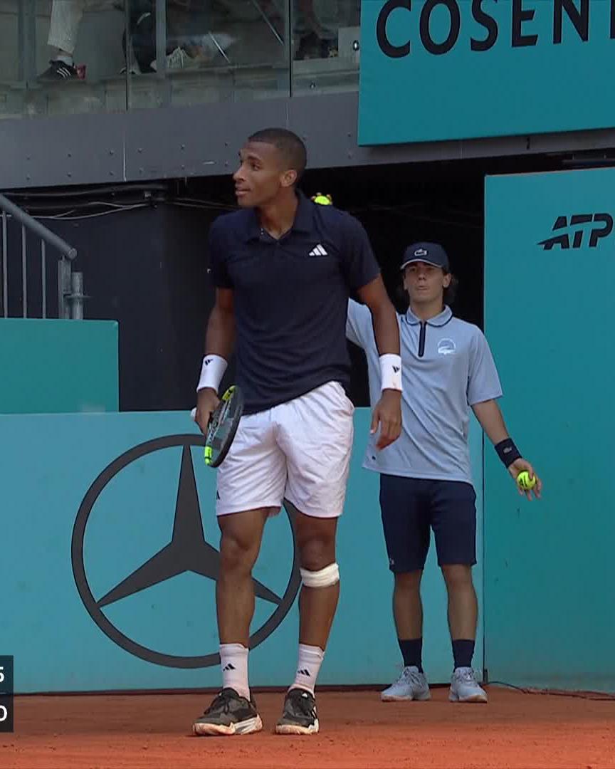 Great shot, even greater reaction 🥶 Félix AugerAliassime #MMOpen