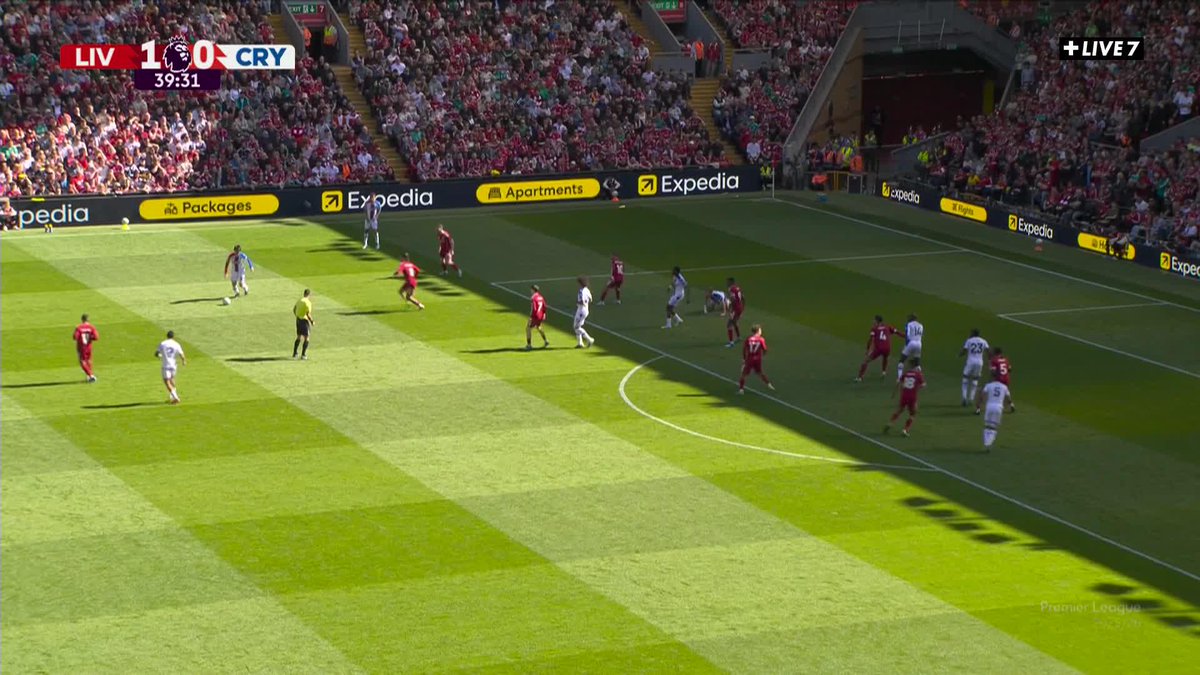 D'un arrêt du gardien à un but de Robertson en moins de 30 secondes : le contre éclair de Liverpool face à Crystal Palace est fou 🥵 Le Multiplex de Premier League c'est à vivre sur CANAL+FOOT ⚡️ #LIVCRY | #PremierLeague