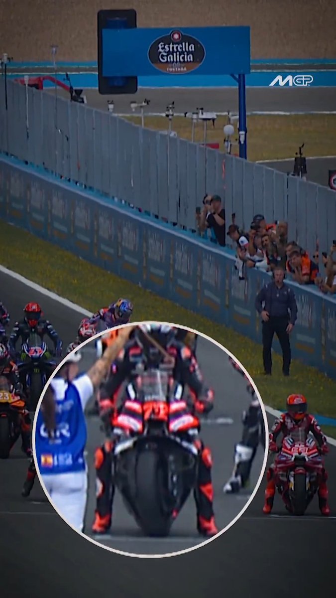 TEAR-OFF DRAMA 🔎 Here’s what happened moments before Bez’s poor start 👀 #SpanishGP 🇪🇸 | #MotoGP