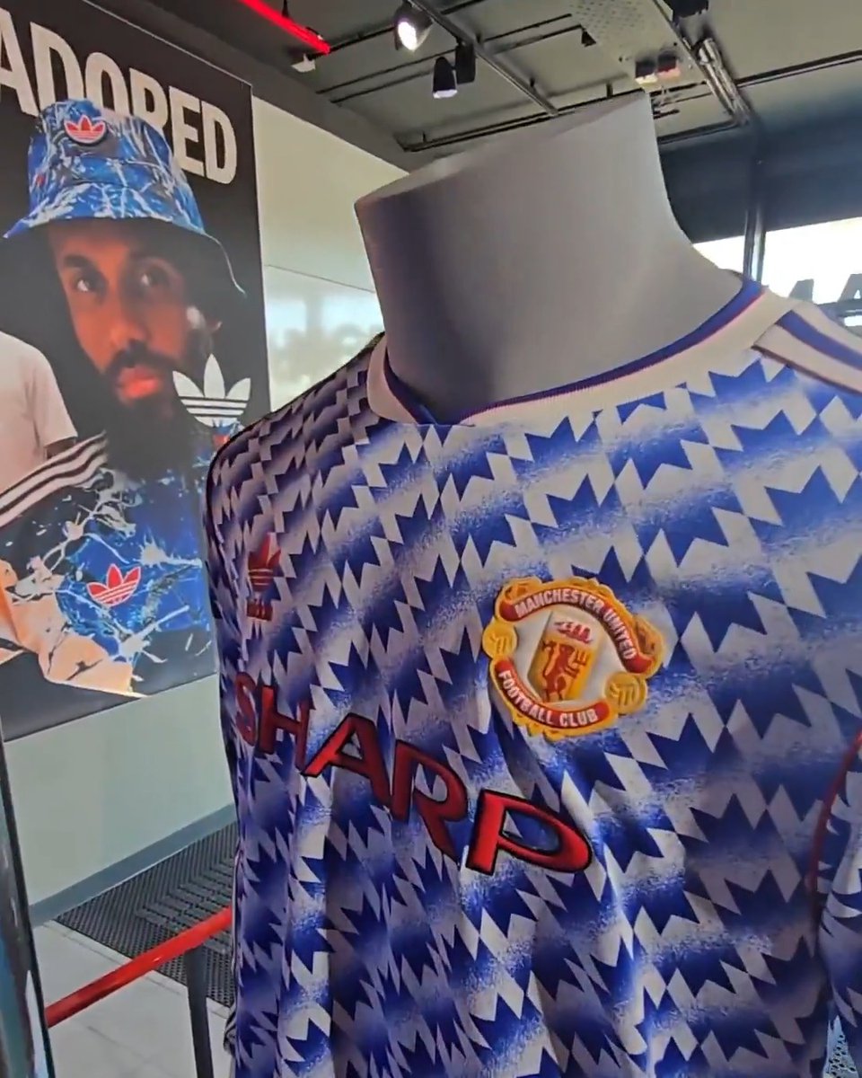 Taking the Megastore back to 1992 🌀⏪