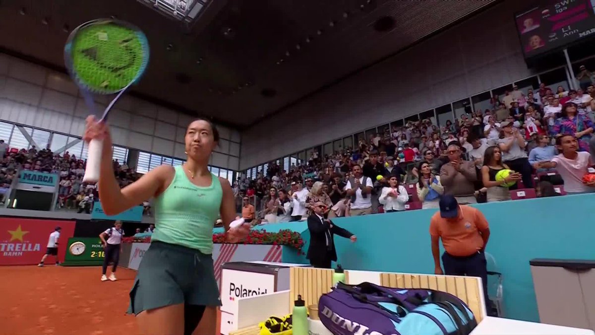 Es una pena que no hayamos podido ver más de Swiatek en esta gira de tierra y su trabajo con Nadal por culpa de estas molestias físicas o falta de confianza. Imagino que en Roland Garros la veremos mejor, pero cada vez queda menos y no se le ve muy bien.