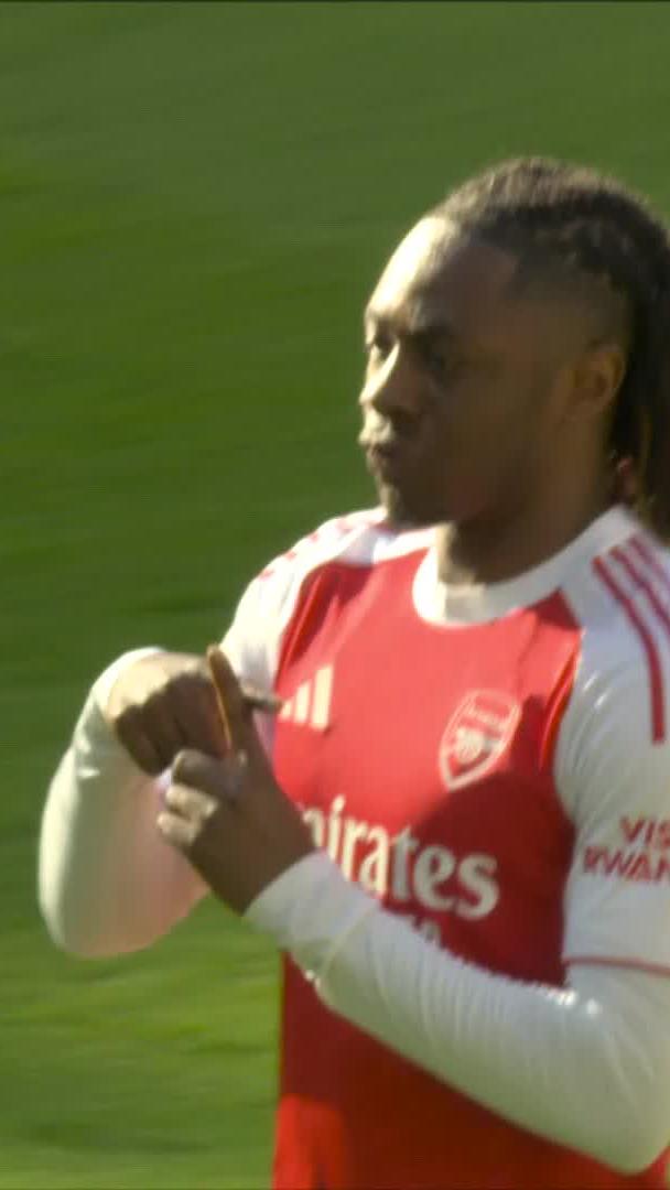 So smooth from Eberechi Eze 🤌🔥 He gives Arsenal the advantage 🔥 📺 Stream #ARSNEW on DStv:
