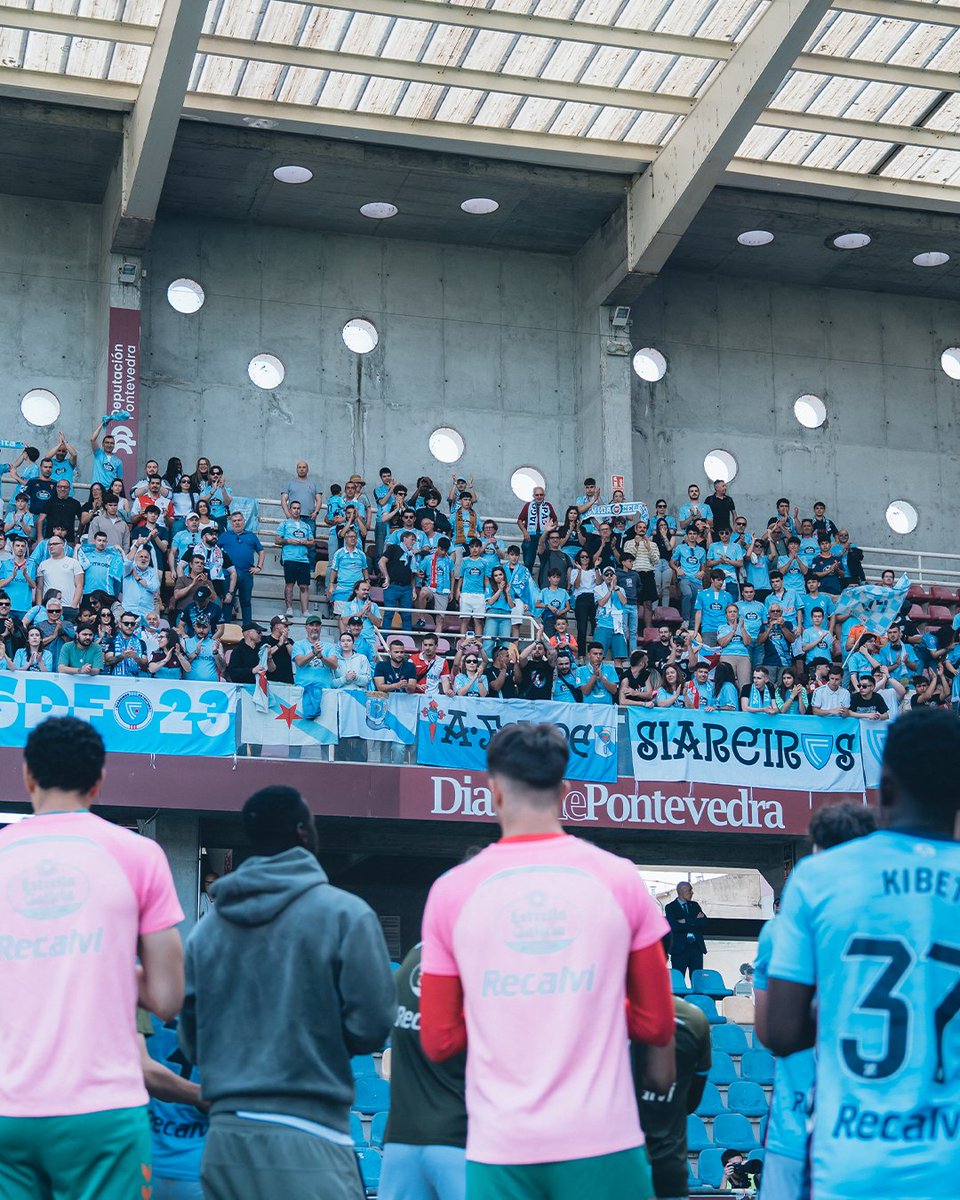 GRAZAS, celtistas 🩵 425 celtistas apoiando ao #CeltaFortuna esta tardiña en Pasarón nun pasiño máis ata o play-off. Seguimos XUNTOS 🫡