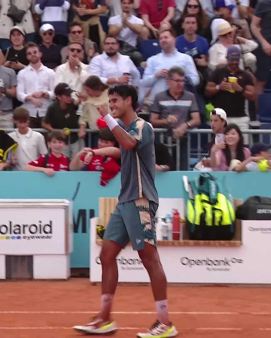 Es increíble lo mental que es el tenis. La diferencia a nivel tenístico entre un Top 200 y un Top 50 no es mucha. La diferencia es, sobre todo, mental. Vallejo viene crecidísimo, de ahí que se explique su nivel actual.