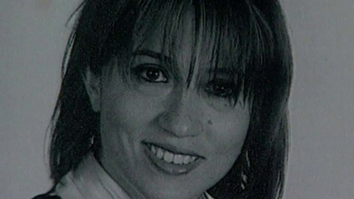 ⚠️ATENCIÓN⚠️ En el año 1995 apareció la joven profesora Sonia Rubio Arrufat violada, torturada y asesinada. El cuerpo se encontró a tan sólo 1 km de dónde Carlos Fabra tenía su mansión escondida y se reunían la élite del PP. Pero es que en poco tiempo llegaron a aparecer 5 mujeres más asesinadas, y todo conduce a lo mismo. Es escalofriante.👇