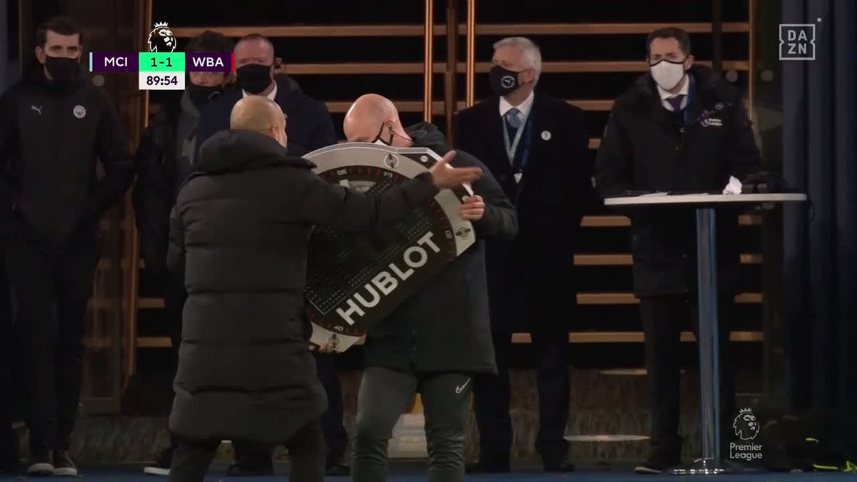 Que llorera cuando Guardiola se encaró con el cuarto árbitro y le agarró la tablilla para que no saque el descuento