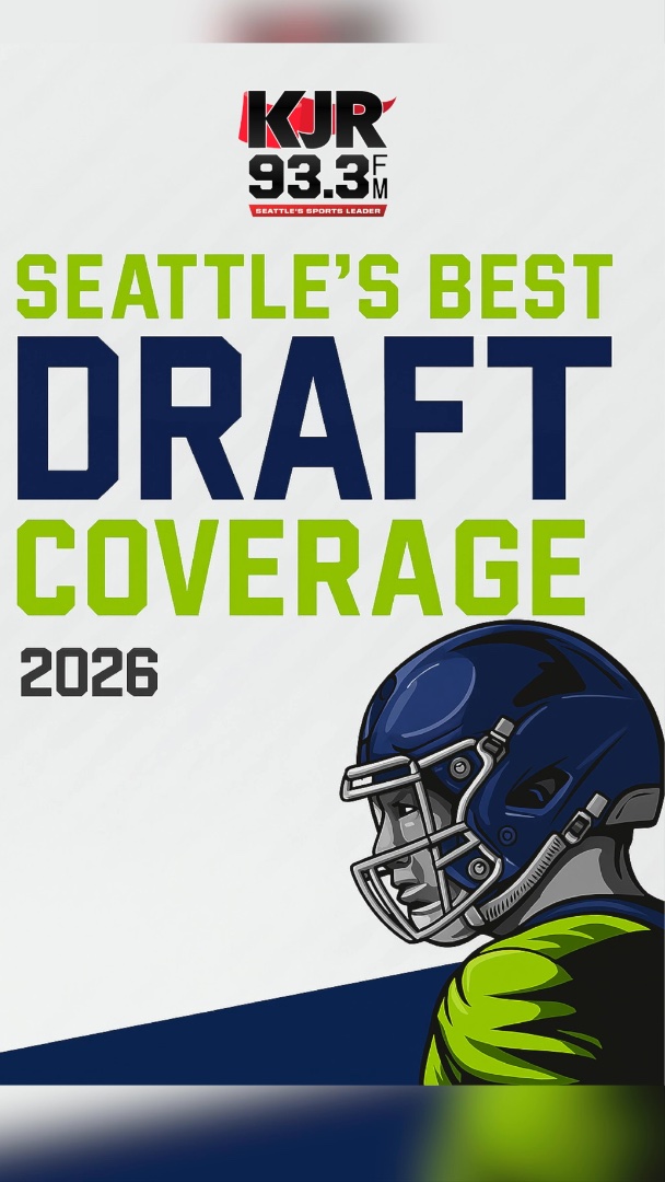 "I might have a cookie while you're talking" is the most relatable thing said during any #NFLDraft breakdown ever. 😂⁣ ⁣ #softykjr x #dickfain ⁣ ⁣ Live:
