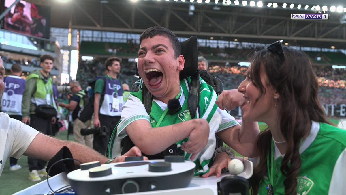 [📺 LIVE] 🇫🇷 #Ligue2BKT 👏 L'hymne des Verts est joué par Helin, le Chaudron est bouillant !