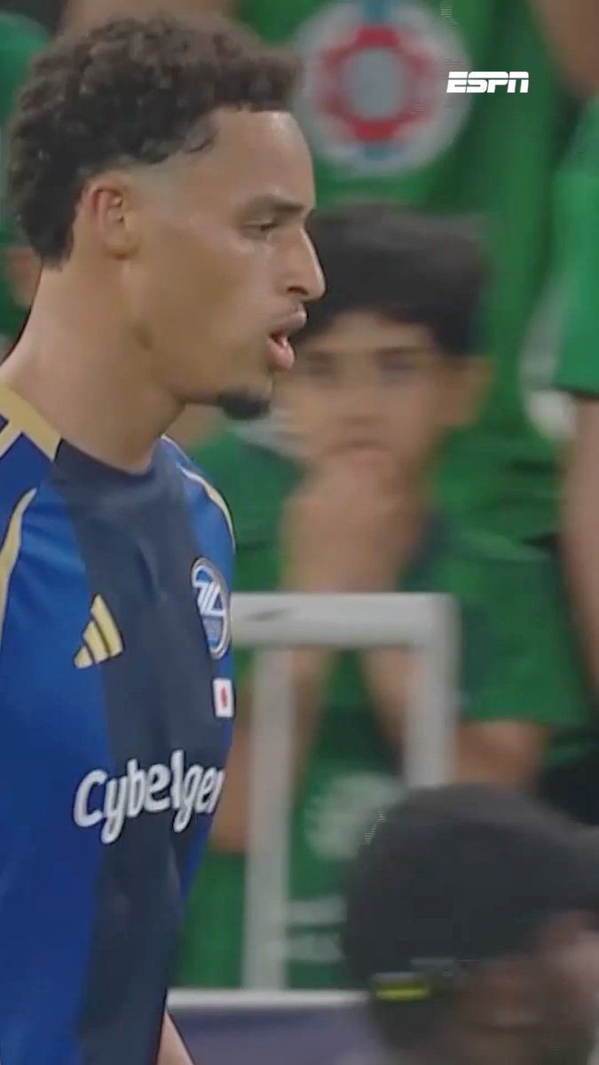 Een krankzinnige kopstoot in de AFC Champions League-finale🤯