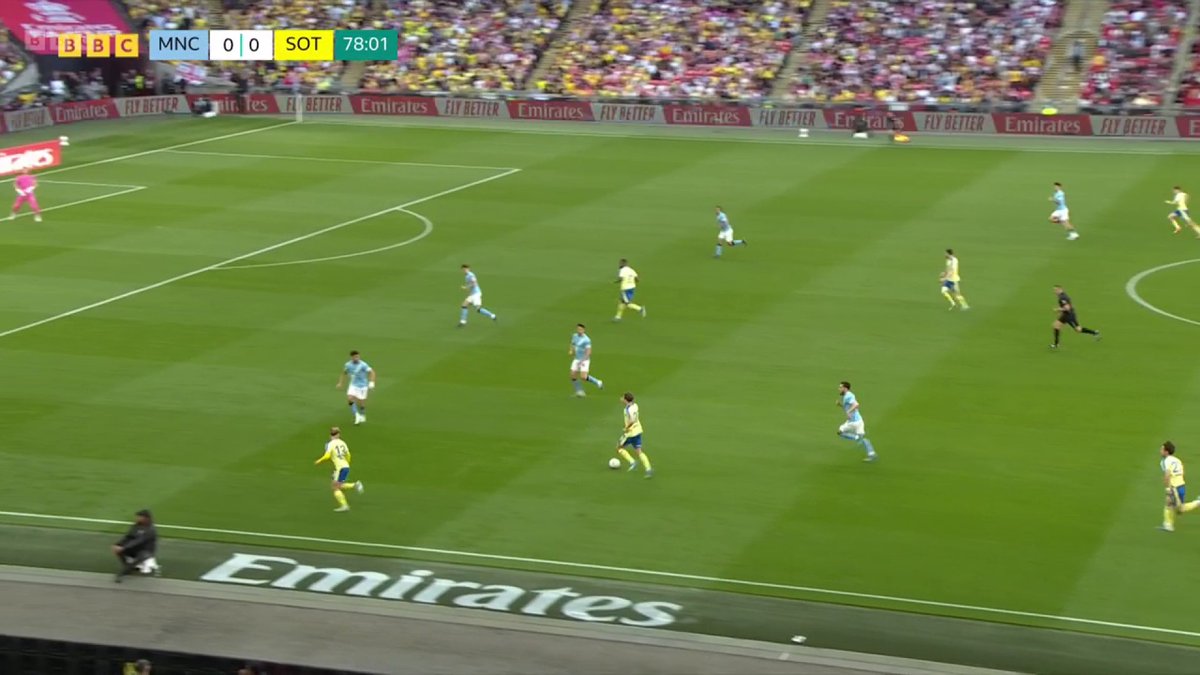 WHAT A HIT 💥 Finn Azaz to put Southampton ahead!! Jeremy Doku has since pulled one straight back for Man City 🍿