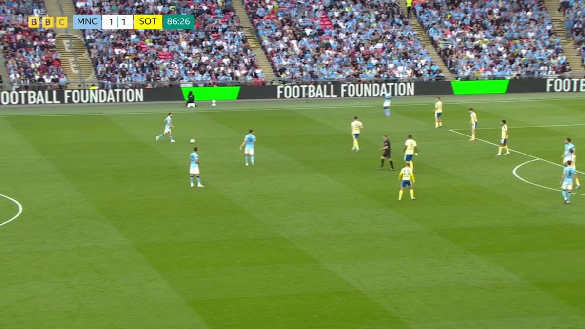 Nico Gonzalez with a thunderbolt!! 🤯 Man City come from behind to lead 2-1 in the FA Cup semi-final!