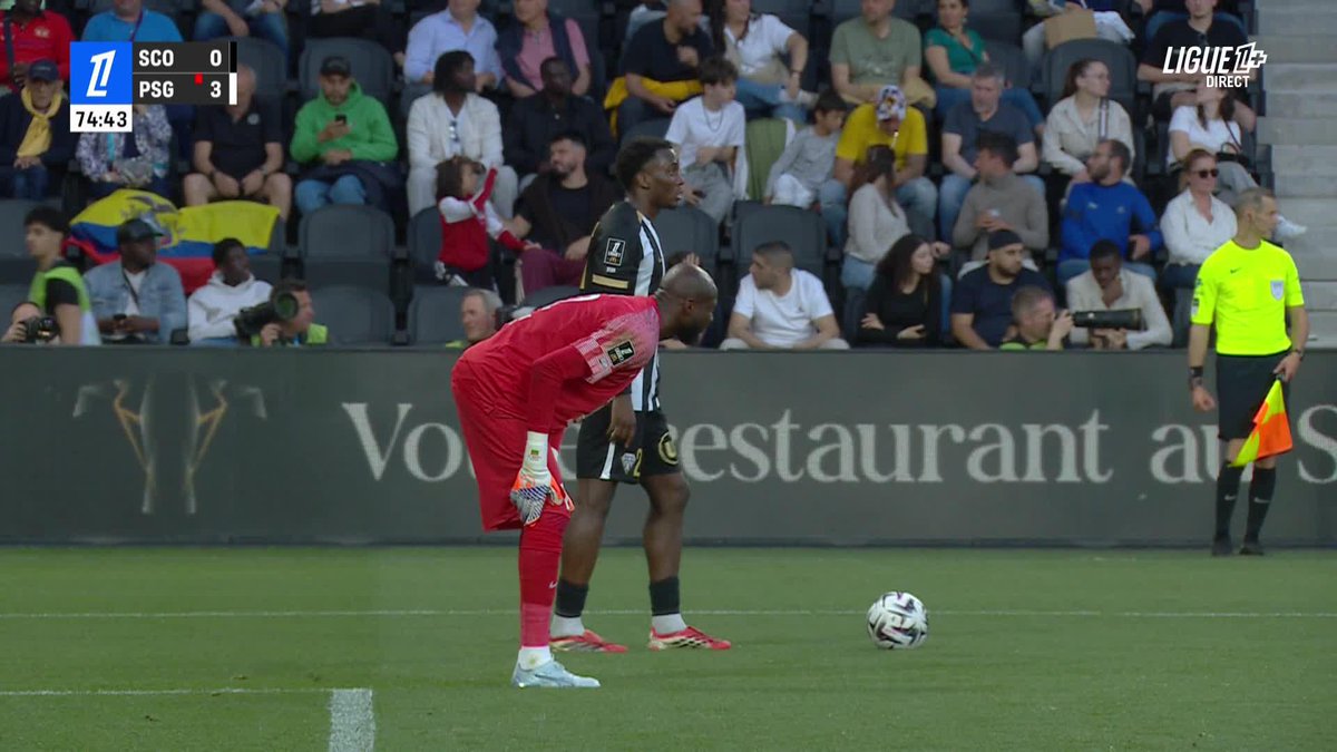 CARTON ROUGE POUR GONÇALO RAMOS !!! 🟥 L’attaquant portugais a écopé d’un deuxième jaune suite à ce tacle sur le gardien Hervé Koffi. 🎥 L1+