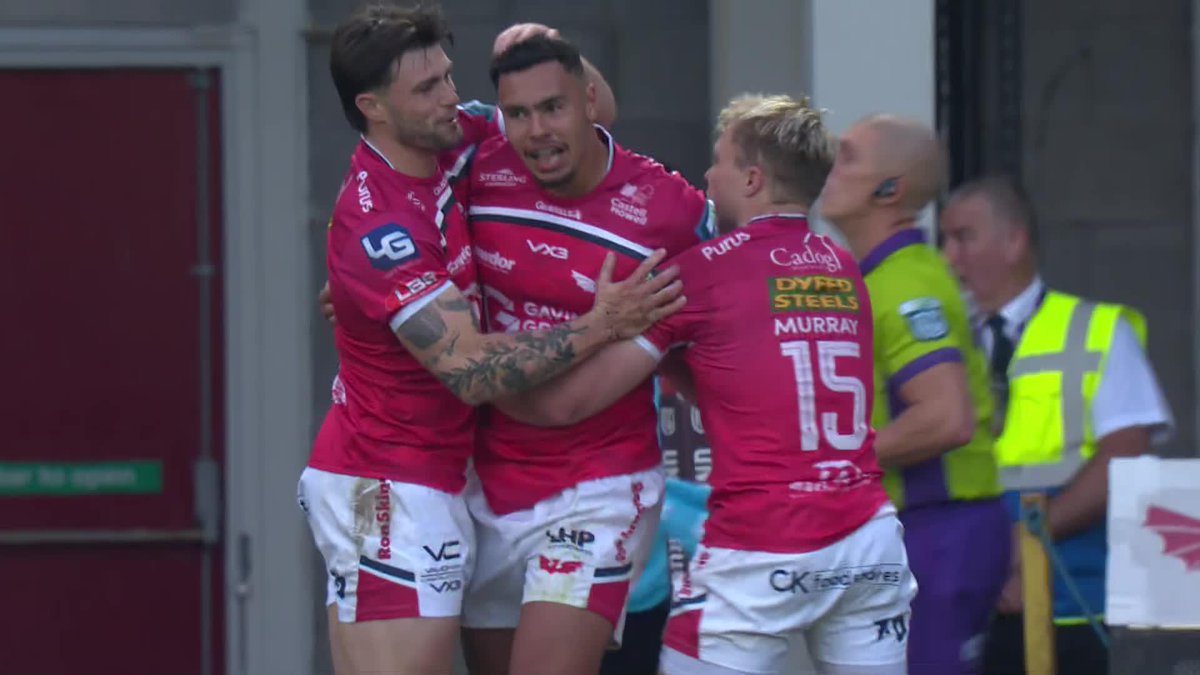 Callum Woolley scores on debut! 🔴 What a moment for the 20-year-old as he answers back for Scarlets Rugby 🙌