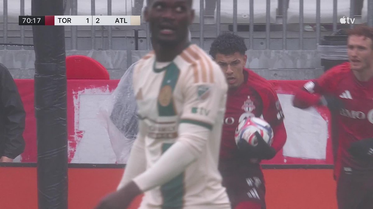 🇨🇴 GOLAZO de Emilio Aristizabal. El colombiano marcó el descuento de #Toronto para el 1-2 ante #Atlanta, al 71’