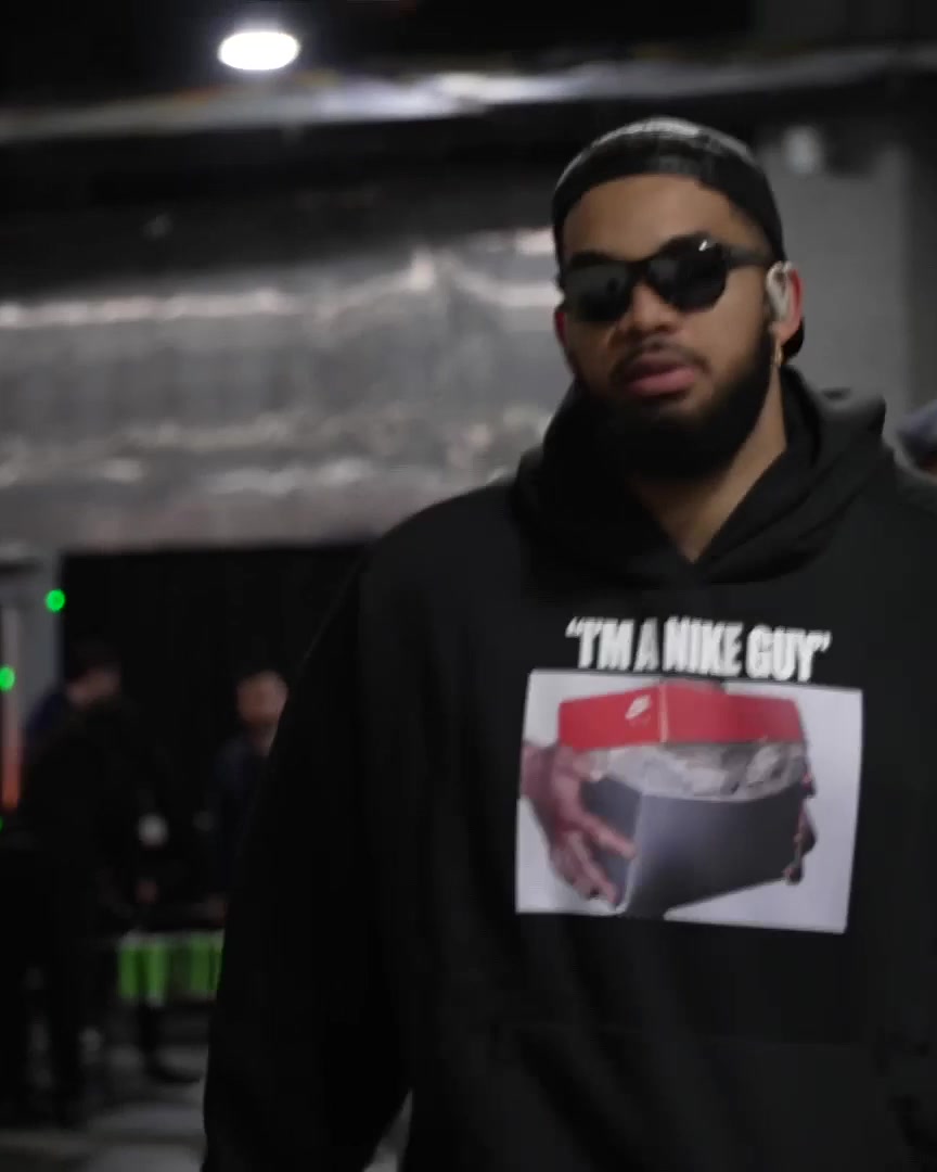 The Knicks arrive at State Farm Arena for Game 4 against the Hawks