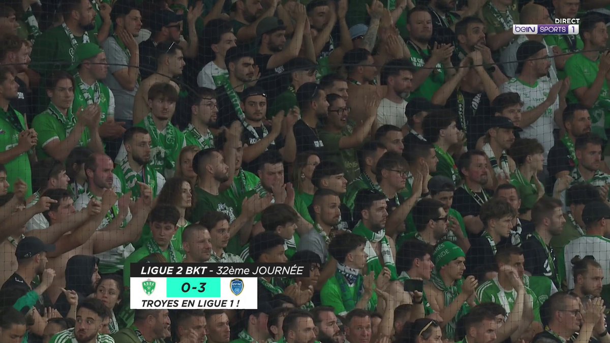 👏 La BELLE IMAGE DU SOIR ! Malgré la défaite, les supporters stéphanois APPLAUDISSENT les joueurs troyens. 🤝 📽️ beIN SPORTS