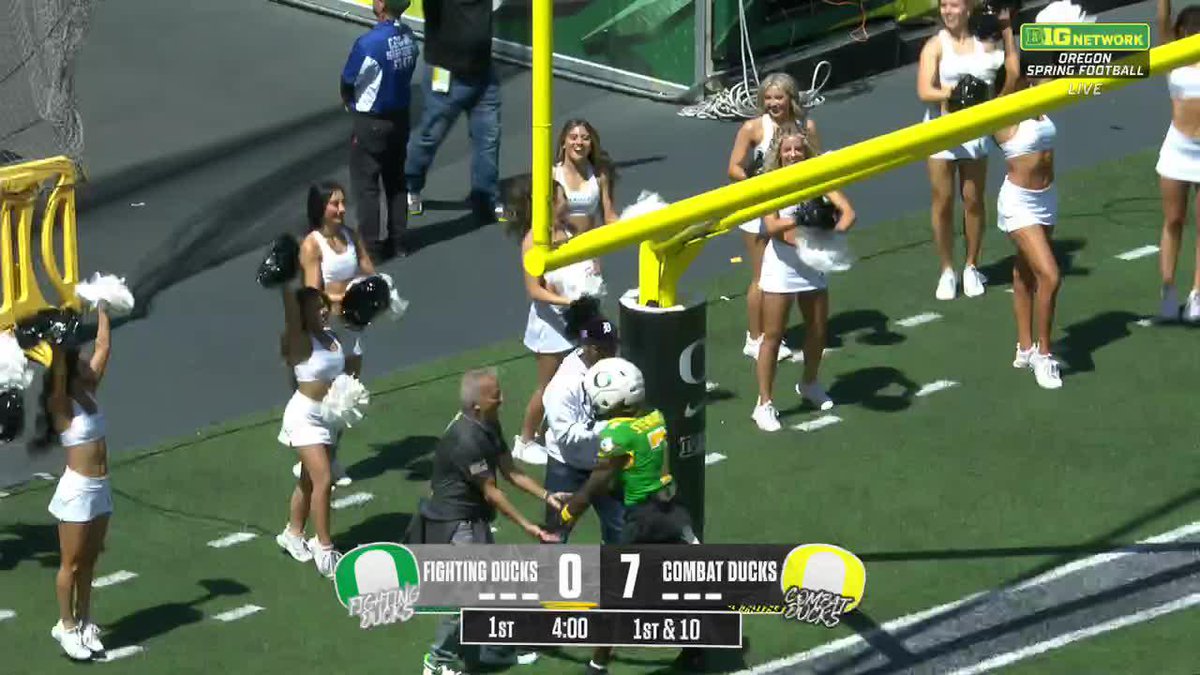 The Fighting Ducks answer quickly on a strike from Dylan Raiola to Evan Stewart! #GoDucks x Big Ten Network