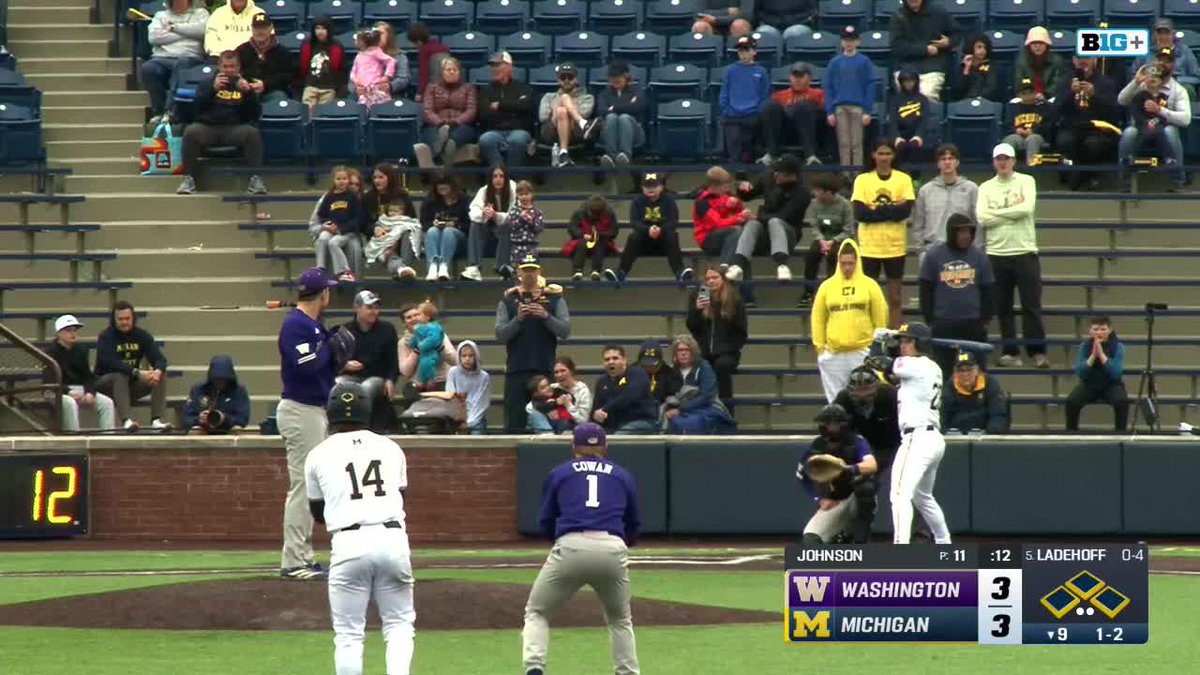 Cade Ladehoff wins it for the Wolverines!! Make that two straight walk-off wins in two days! U-M 4, UW 3 | End 9 #GoBlue