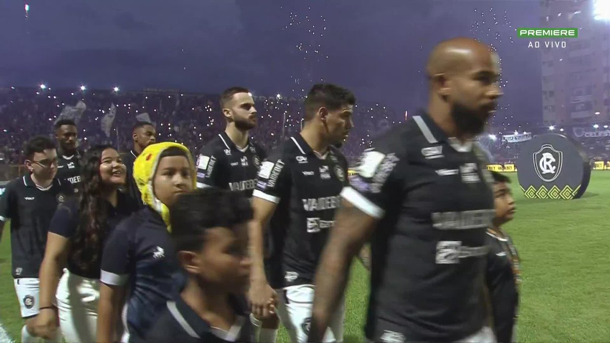 A festa da entrada dos times no Baenao, casa do Remo! É a primeira partida da equipe Paraense no estádio no atual Campeonato Brasileiro. 🎥 ge