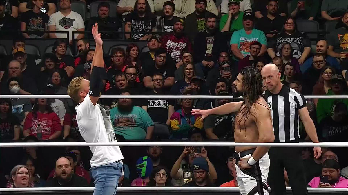 .@OrangeCassidy "helps" Andrade “El Idolo” The Real Latino Man! with his wardrobe! Watch #AEWCollision on TNT + HBO Max