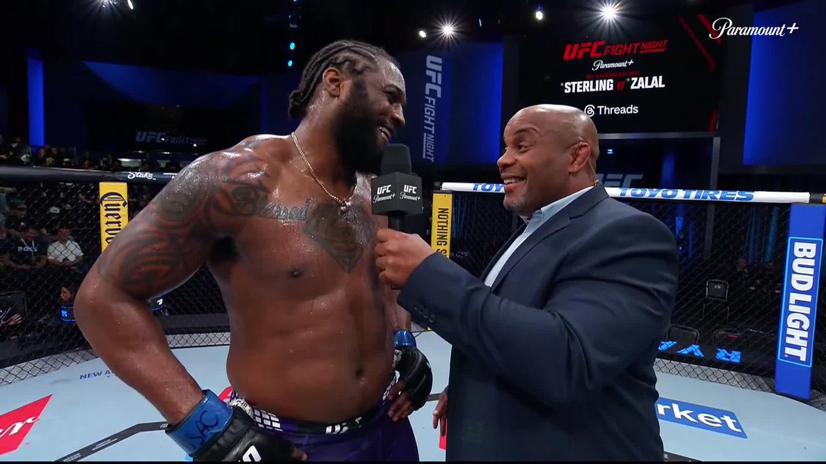 Spann: "Man, I look a little chunky right there. I don't like that. We gotta fix that." DC: "Well, you weight 265 pounds." Spann: "What about you?" DC: "I look good, man." 😂😂😂 📺 Paramount+