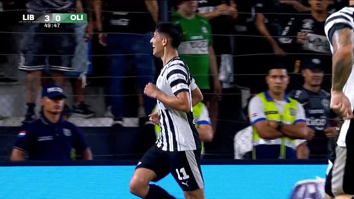 El peor Libertad de los ultimos 10 años metiendole un BAILE al diminuto equipo de olimpia. Sin ayudas no son nada, sin la expulsión se comian 6