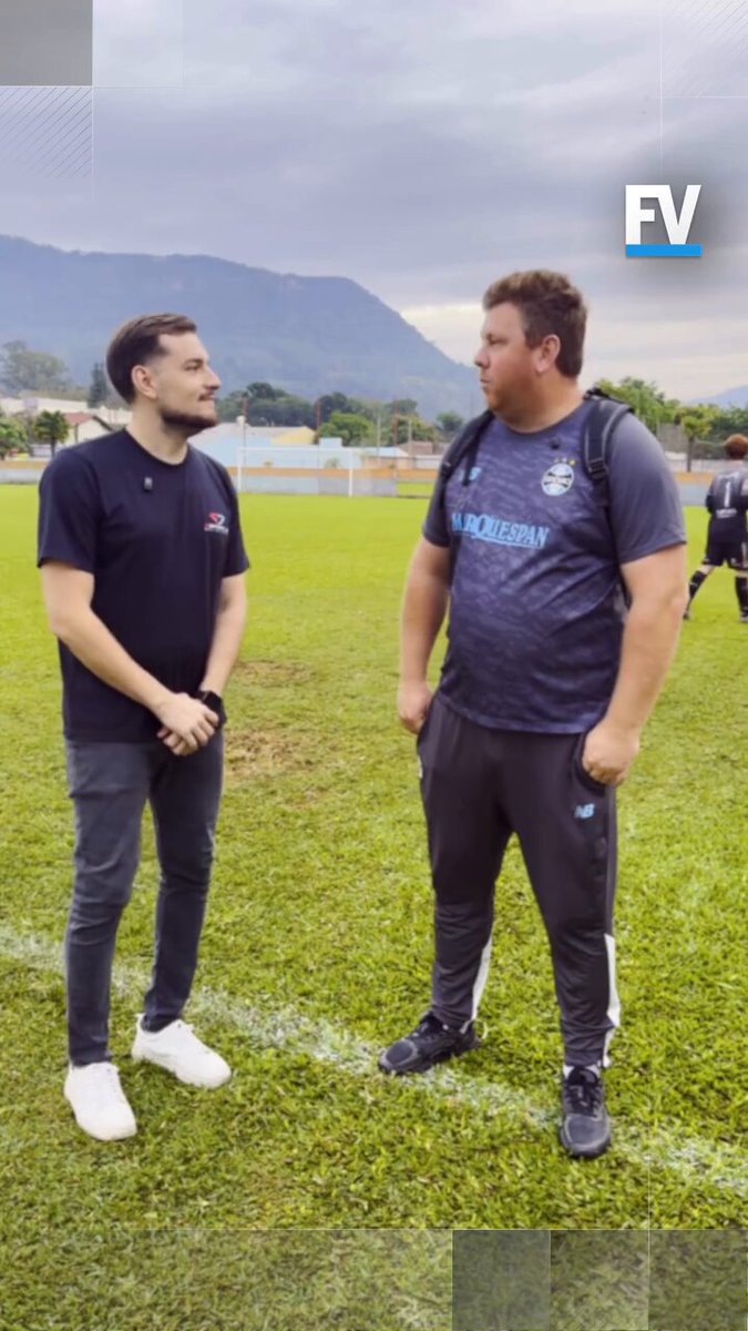 Quem lembra do Gabriel? Ex-zagueiro com passagem pelo Grêmio, ele precisou encerrar a carreira precocemente após um grave erro médico na época em que atuava pelo clube. Mesmo assim, seguiu sua trajetória no Tricolor e hoje exerce a função de coordenador técnico das categorias de base, permanecendo há anos como funcionário gremista. Gabriel também fez parte do elenco campeão da Copa do Brasil de 2016, levantando a taça ao lado de Maicon.