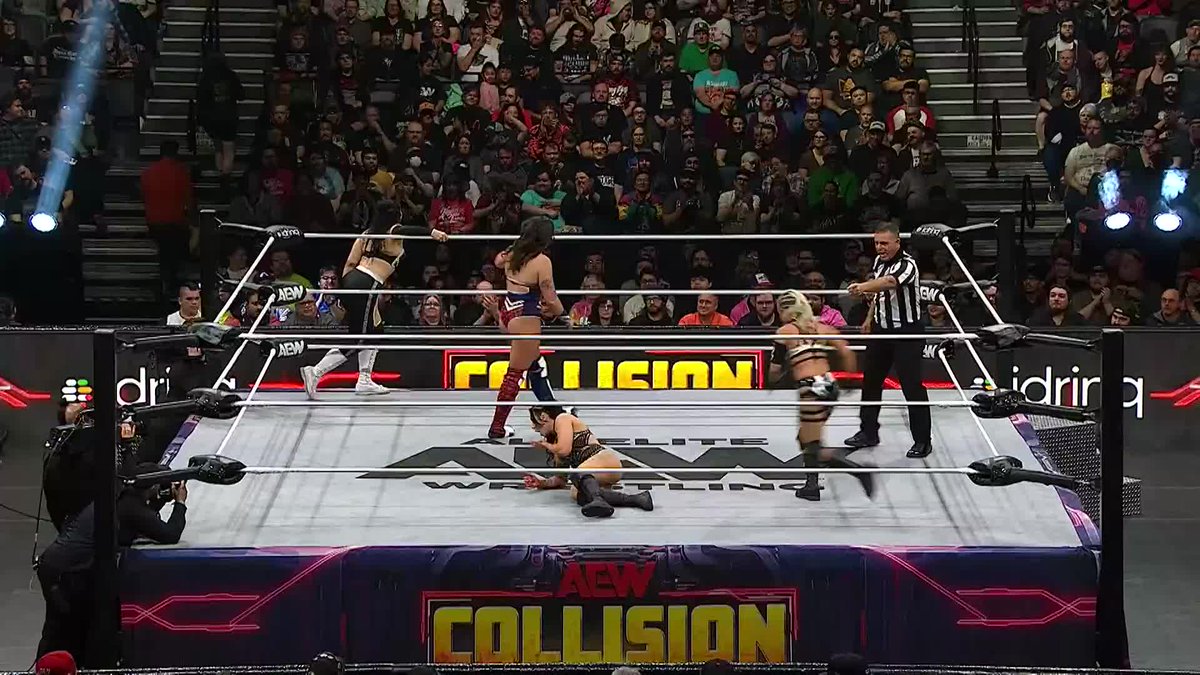 CMLL World Women's Champion Persephone gets her hands on AEW Women's World Champion @Toxic_Thekla! Watch #AEWCollision on TNT + HBO Max