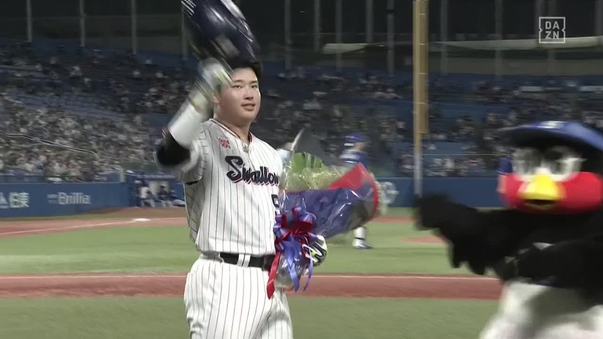昨日、第11号ホームランを放った村上宗隆選手 7戦6発の量産体制に対して 地元メディア 「日本でこのようなペースで本塁打を打ったことはあるか？」 村上宗隆 「一応、5打席連続ホームランを打ったことがあるので(笑)」 強すぎる DAZN Japan #村上宗隆 #ホワイトソックス