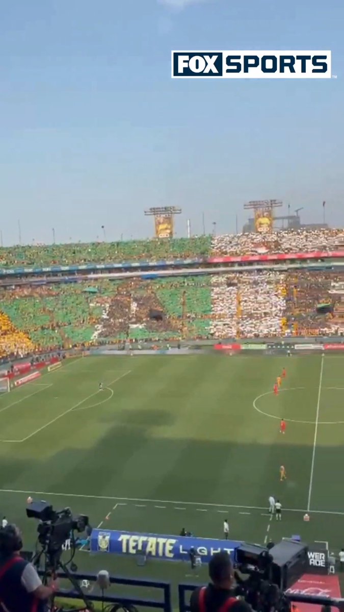 I N C R O Y A B L E 🤩✨ André-Pierre Gignac disputait hier très certainement son dernier match avec les Tigres. Les supporters lui ont rendu un hommage exceptionnel à la 10e minute, pour le numéro 10. 🐯🇲🇽😍 𝗟𝗘𝗦 𝗙𝗥𝗜𝗦𝗦𝗢𝗡𝗦