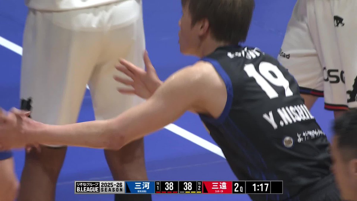 ここぞの場面でエースが躍動🍢 ボディバランスでタフショットを決めきる👆️ 2Q 残り1:17 三河 38-38 三遠 📡B.LEAGUE全試合見放題なのは「バスケットLIVE」だけ! #シーホース三河 #BUMP