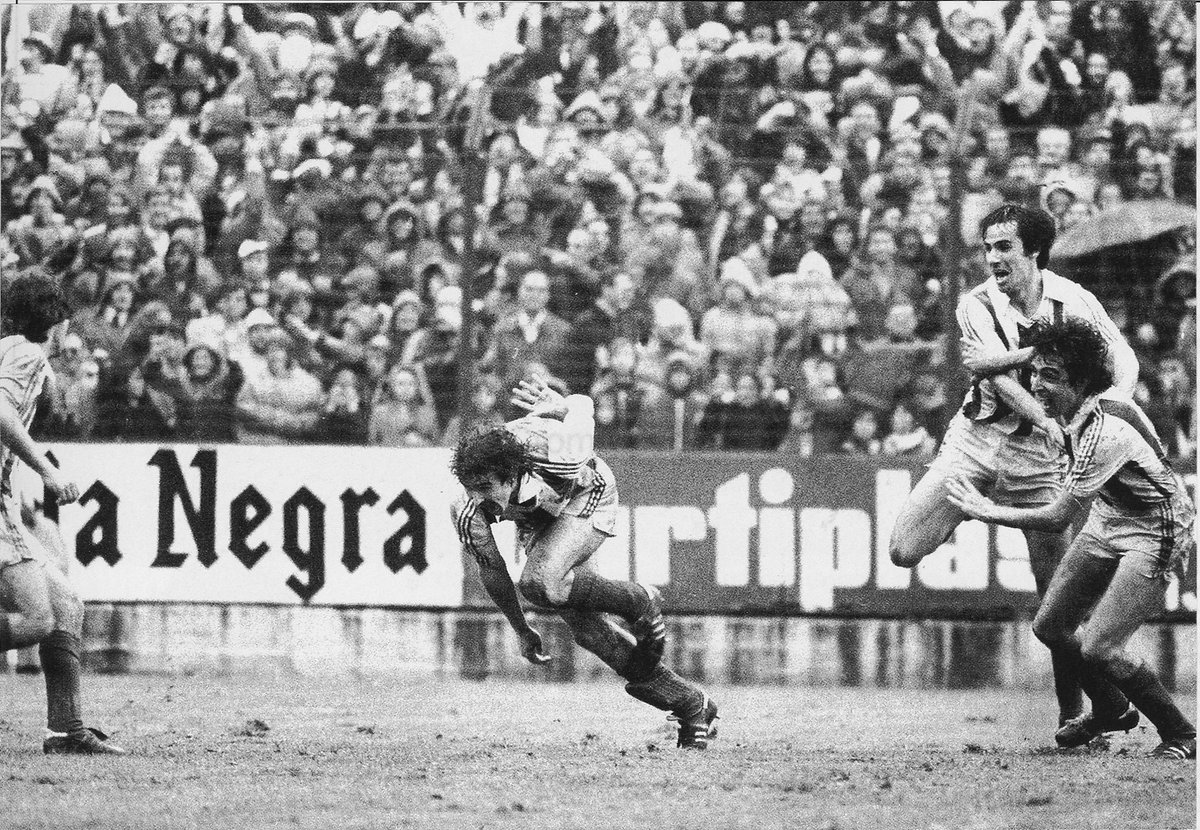 Gijón. 26 de abril de 1981. Último minuto en El Molinón. Zamora. El resto es historia. 🏆 𝗧𝗫𝗔𝗣𝗘𝗟𝗗𝗨𝗡𝗔𝗞!!! 💙 HistoriaRS