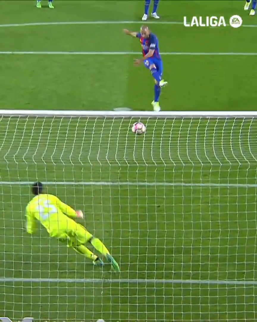 👏 Hoy se cumplen nueve años del único gol de Javier Mascherano en LALIGA EA SPORTS.