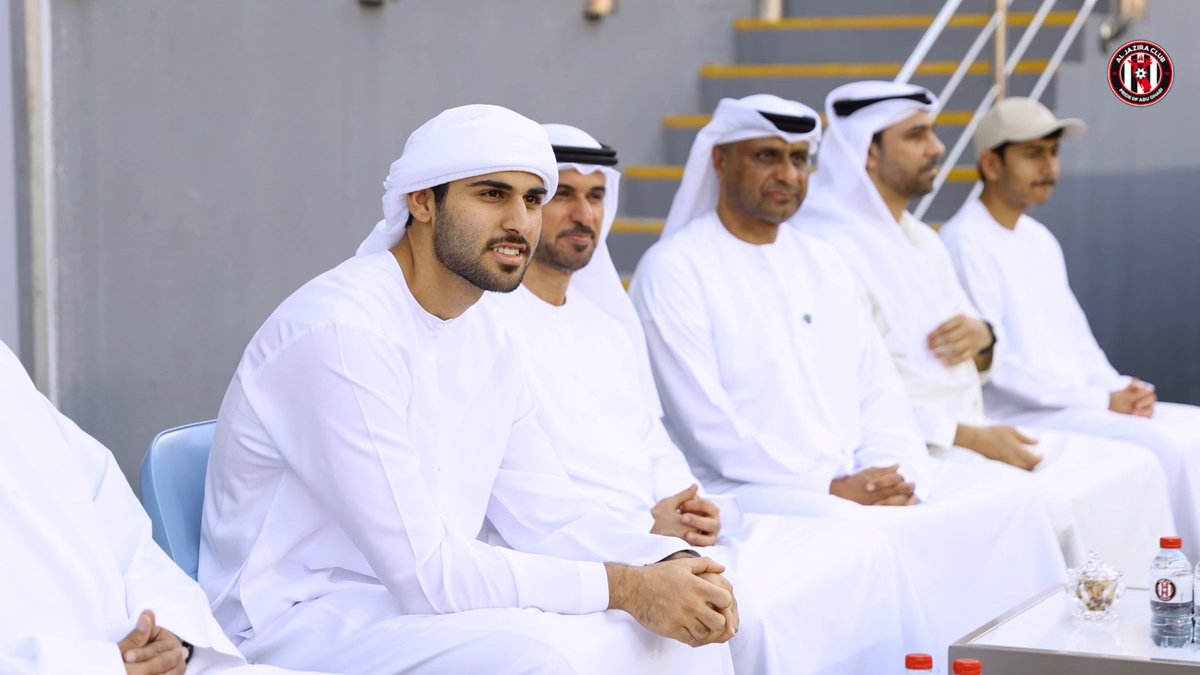 حضر الشيخ محمد بن منصور بن زايد آل نهيان، عصر أمس، الحصة التدريبية للفريق الأول على استاد محمد بن زايد، حيث تابع جانباً من التحضيرات واطلع على مستوى جاهزية اللاعبين للاستحقاقات المقبلة، متمنياً للفريق دوام التوفيق ومواصلة العطاء بما يعكس مكانة #نادي_الجزيرة #فخر_أبوظبي