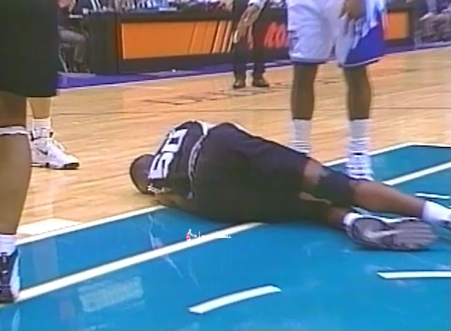 Karl Malone knocks David Robinson out with his infamous deadly elbow. The Admiral hurts his knee, misses 3 games. Malone gets suspended for $ 10,000 and for one game.