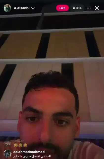 عبدالرحمن الصانبي لمشجع نصراوي قال آسيا سهلة: كيف سهلة وأنت مب مشارك فيها اصلاً والله انها صعبة عليك هذي البطولة غذي عينك بس والله عاجبيني الاهلاويه طايحين جلد في النصراويه افضل من اعلامهم الخيخاوي المرتمي في احضان النصراويين