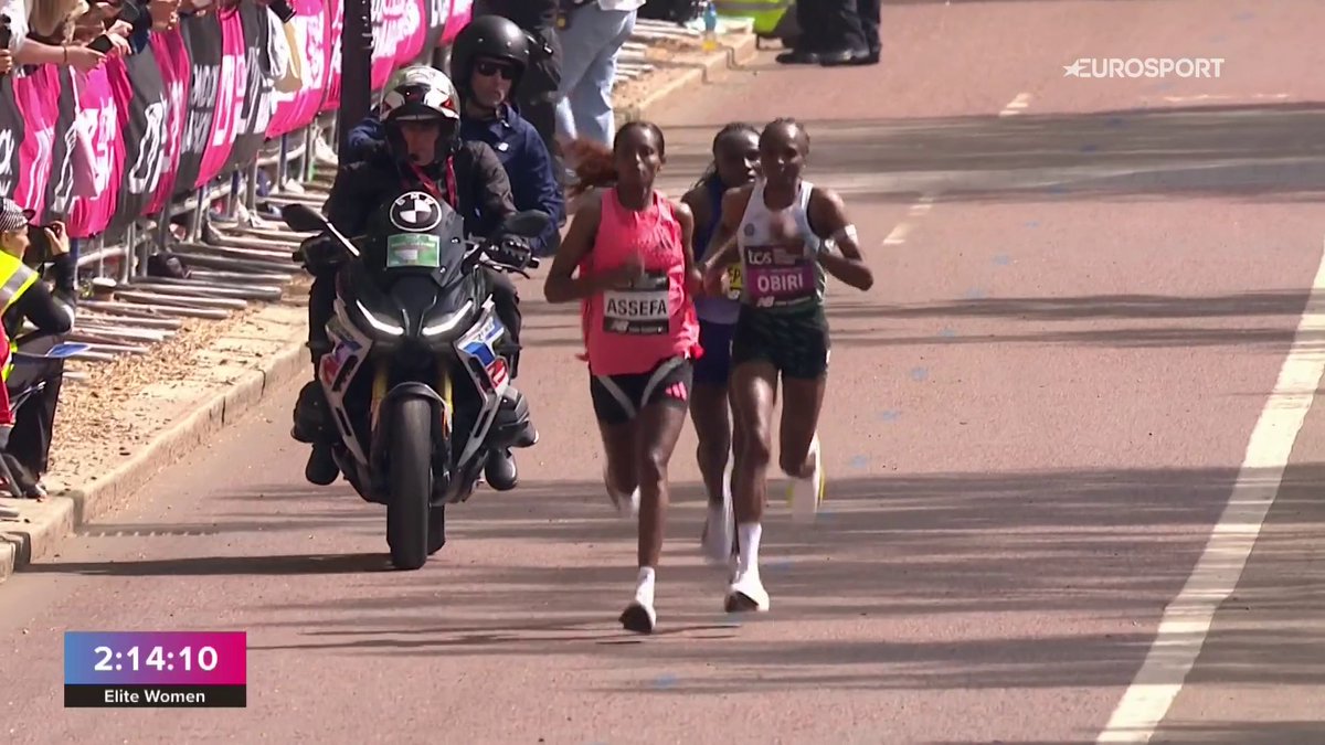 Assefa repite gesta en Londres 🤯 La etíope se impone en la maratón de Londres y rebaja su propio récord del mundo con un tiempo de 2 horas, 15 minutos y 41 segundos. 🏃♀️ Lo has visto en Eurosport.es y HBO Max España 🌟. #LondonMarathon