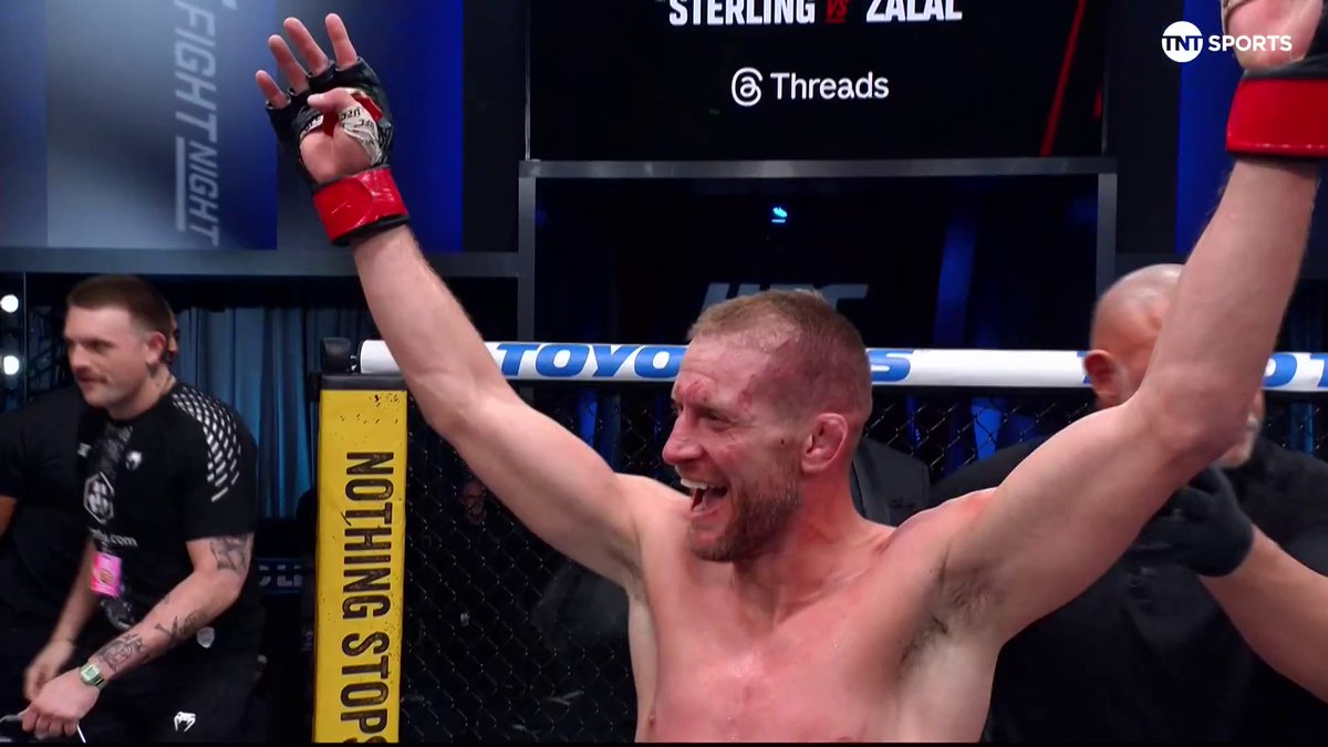 40-year-old Davey Grant is still doing the business, and you love to see it! ๐ด๓ ง๓ ข๓ ฅ๓ ฎ๓ ง๓ ฟ #UFCVegas116